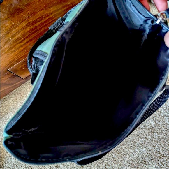 Green backpack - Picture 4 of 4